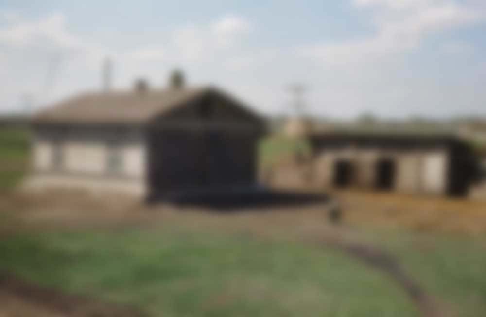 Невідоме село. Знімок з вікна поїзда